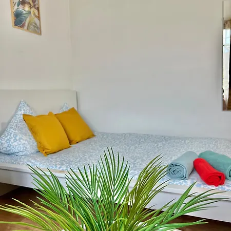 Apartment Situe En Plein Verdure Et Au Centre De Sous Bois Rosny-sous-Bois