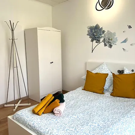 Apartment Situe En Plein Verdure Et Au Centre De Sous Bois Rosny-sous-Bois
