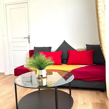 Appartement Situe En Plein Verdure Et Au Centre De Sous Bois *