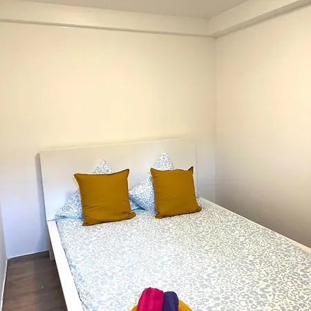 Apartment Situe En Plein Verdure Et Au Centre De Sous Bois